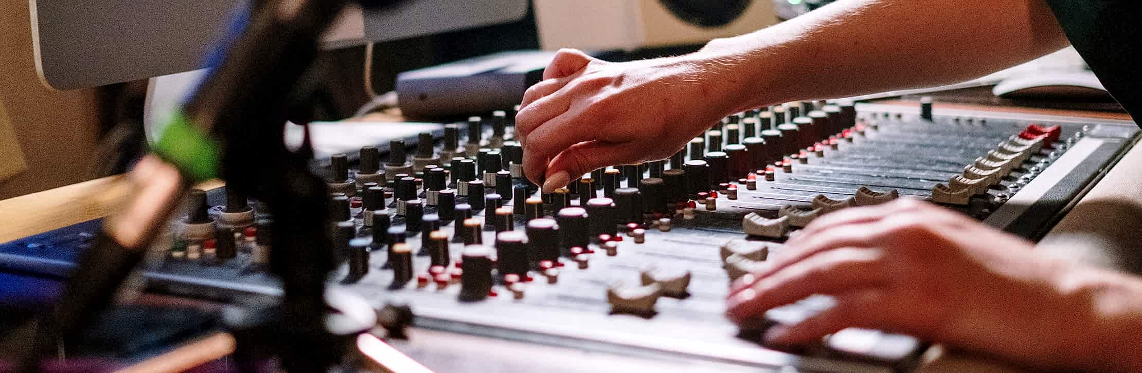 Acayip Sesler Stüdyo